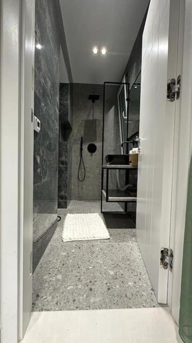 Host Apartament Elio 地拉那 外观 照片