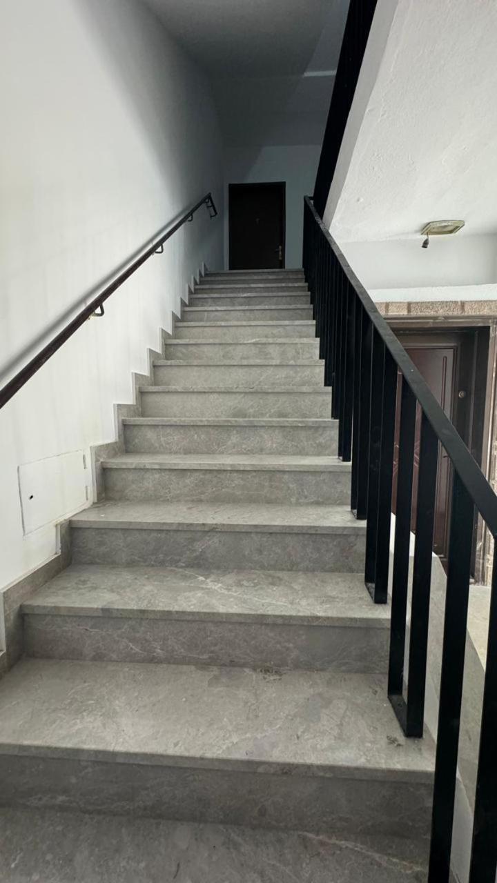 Host Apartament Elio 地拉那 外观 照片
